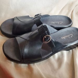 Womens Clark's Black Leather Low 2" Heeled Slide On Open Toed Sandles Size 9